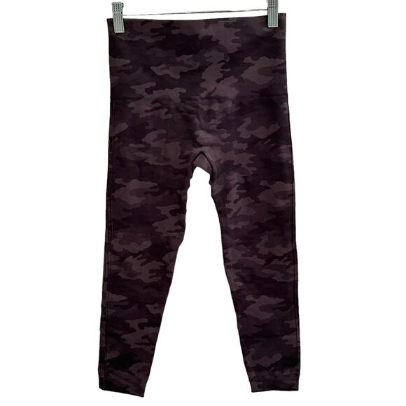 SPANX Cropped Look at Me Now Seamless Leggings, Camo, Size Medium - Picture 2 of 8
